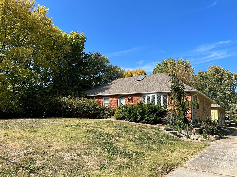 1st image of 504 W Lucy Webb Rd