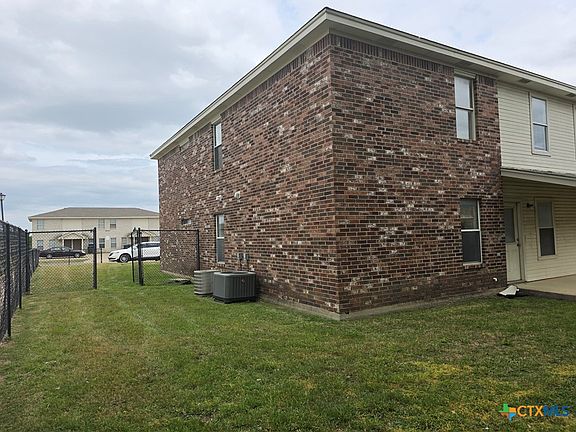 2nd image of 1600 Dugger Cir