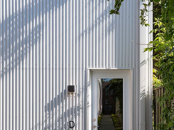3rd image of 157 Hallam St #D