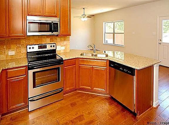 3rd image of 405 Metropolitan Dr