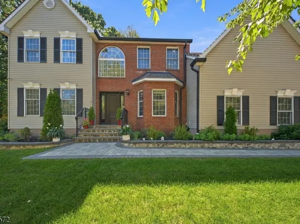 58 Fox Chase Ln, Roxbury Twp., NJ 07852