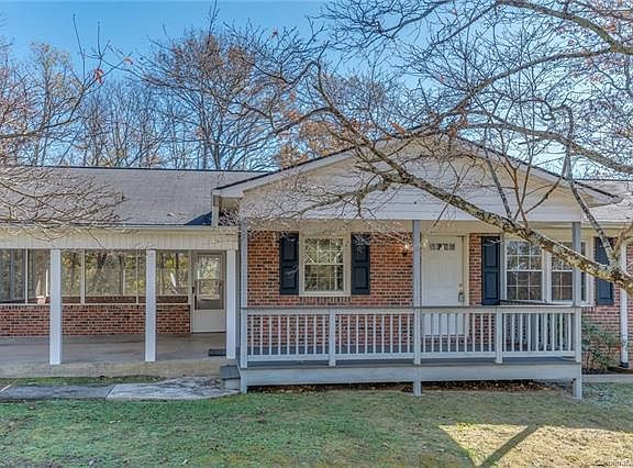 2nd image of 251 Laurel Cir