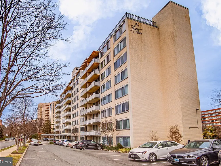 1301 S Arlington Ridge Rd #310 — Photo 32