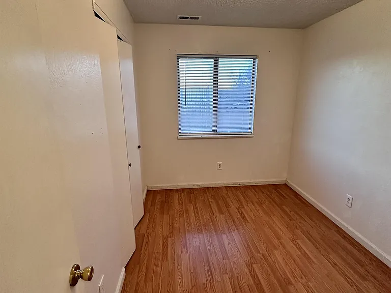 987 Iowa Ave #B — Photo 5