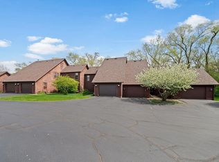 5047 Woodlake Dr, Loves Park, IL 61111