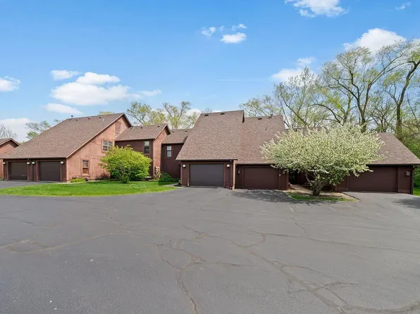 5047 Woodlake Dr, Loves Park, IL 61111