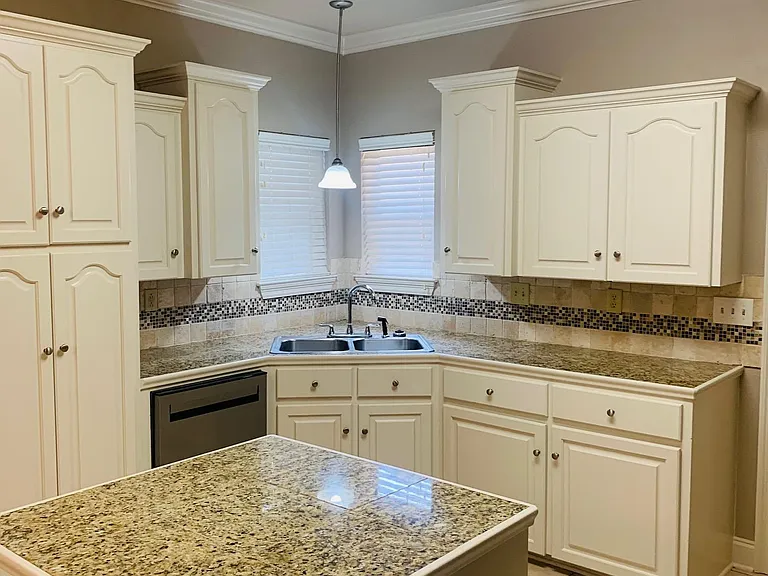 683 Fall Creek Dr — Photo 9