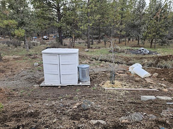 4th image of 34008 Raccoon Ln