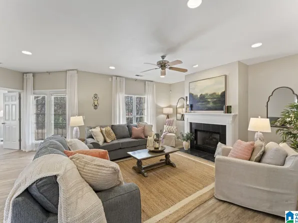 871 Narrows Point Dr, Birmingham, AL 35242