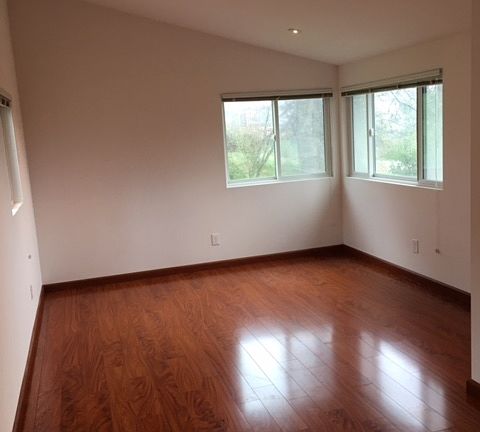 3rd image of 961 Chapin Dr