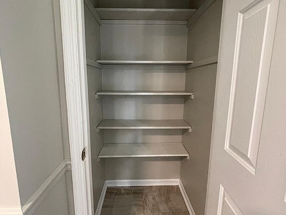 4th image of 400 Foxwood Dr