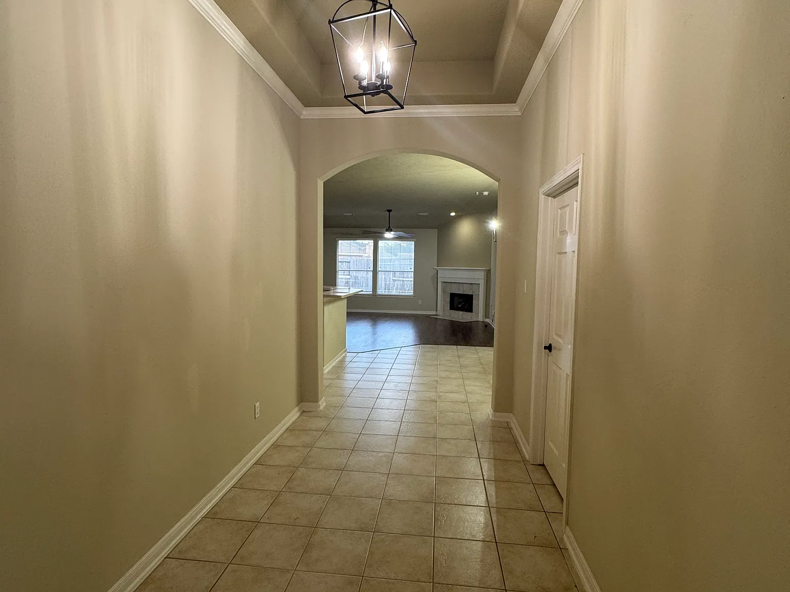 3 bed, 1949 sqft, $2,300 — Photo 3