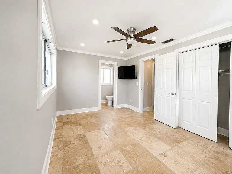 912 Dolphin Dr — Photo 10