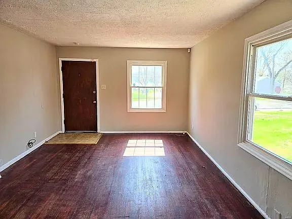 141 Cameron Rd — Photo 2