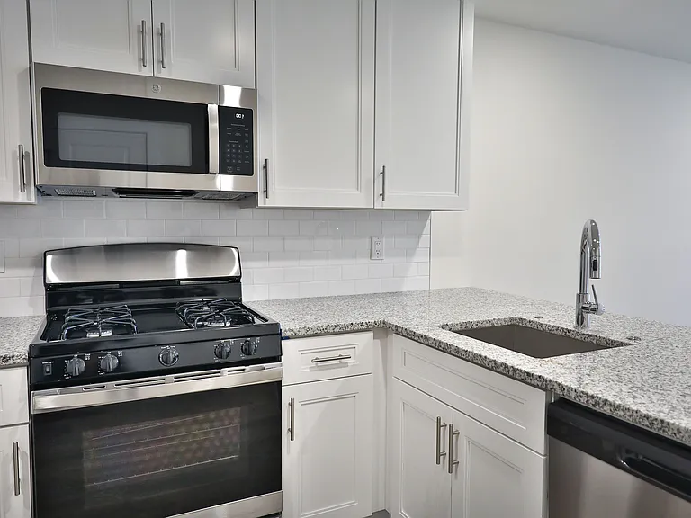 1502 N Randolph St #11C — Photo 4