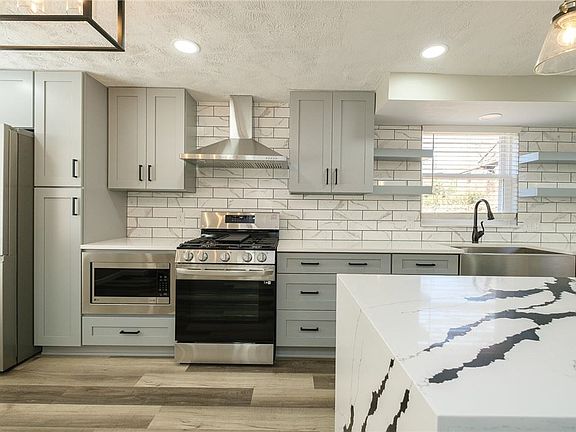 3rd image of 356 Canterbury Dr