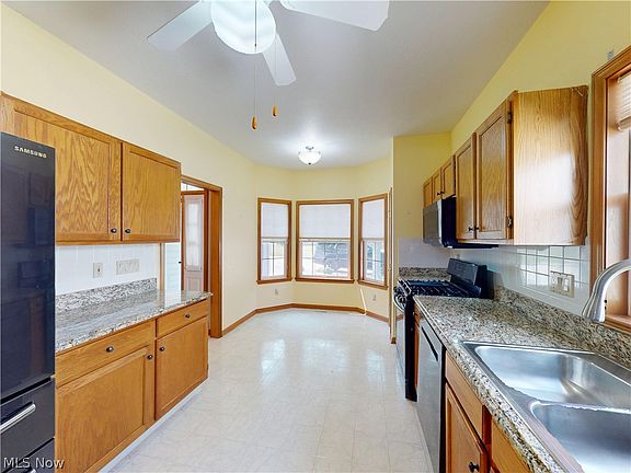 5th image of 285 Village Dr #23
