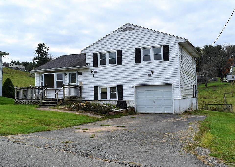 1st image of 108 Ernie Pyle St