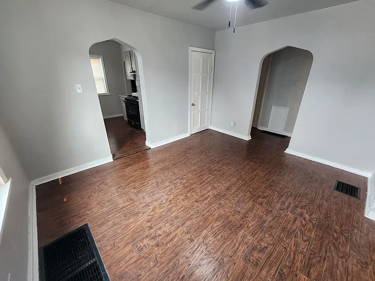 824 Oak St — Photo 5