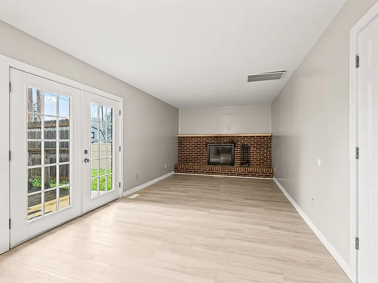213 Southerly Hills Dr — Photo 13