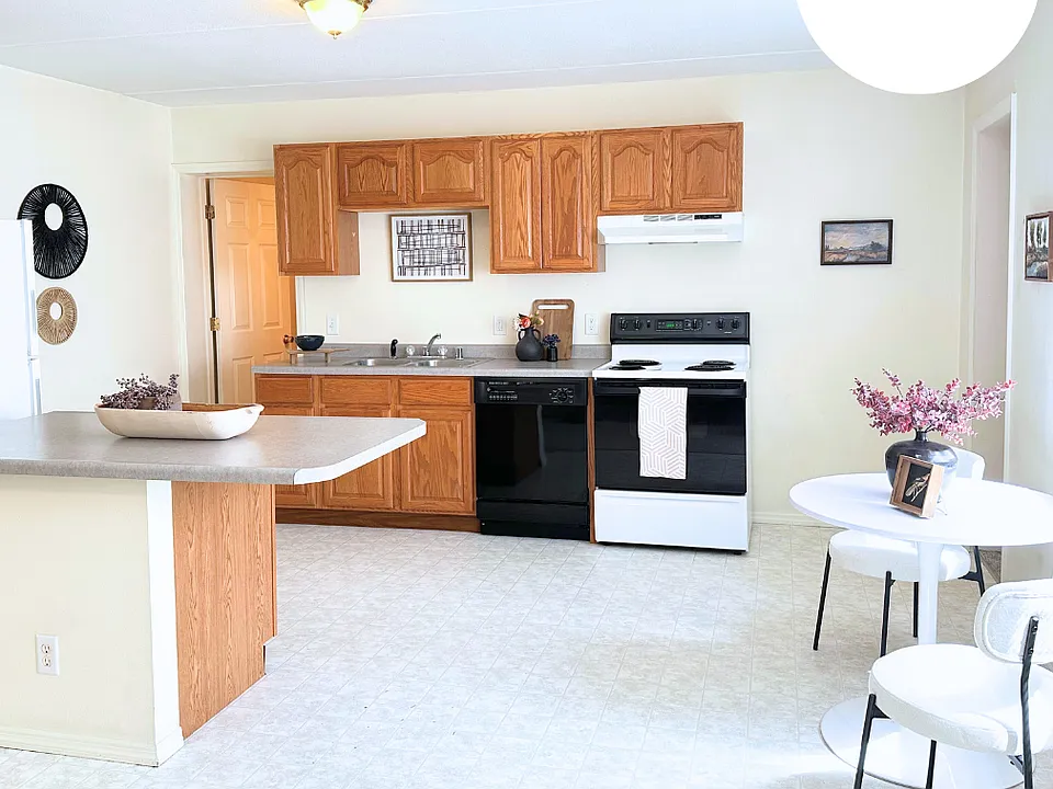 Le Mars 26-Unit (Midtown Apartments)