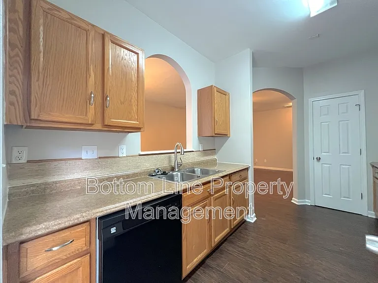 7637 Abigail Glen Dr — Photo 8