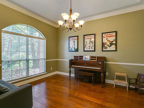 5th image of 4264 Reservoir Ln S