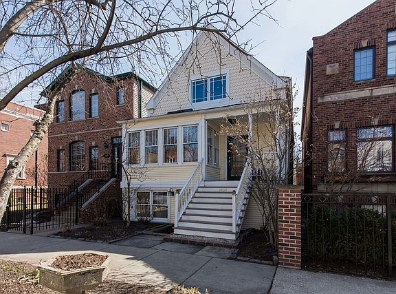 2nd image of 1909 W Oakdale Ave