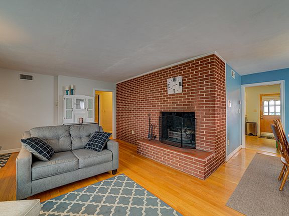 5th image of 2684 Parkview Dr