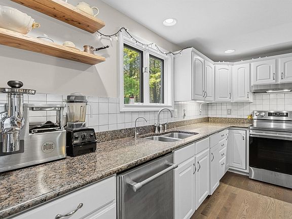 4th image of 2 Wildwood Dr