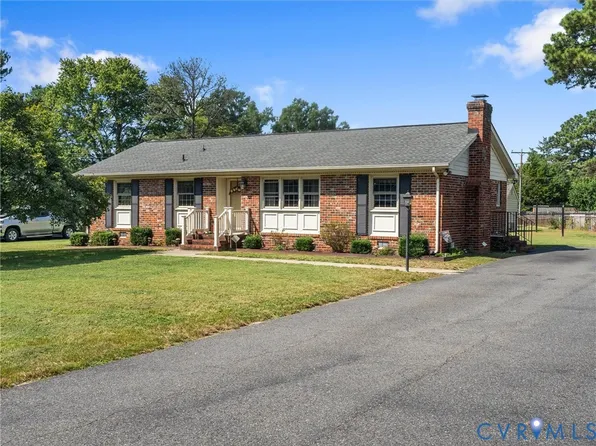 8165 Greenview Rd, Mechanicsville, VA 23111