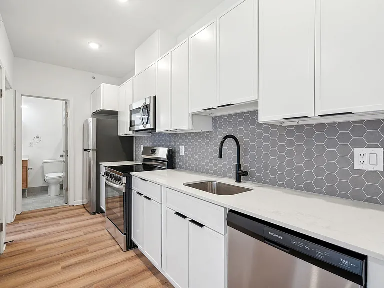 Brand New Fishtown Apartments — Photo 53