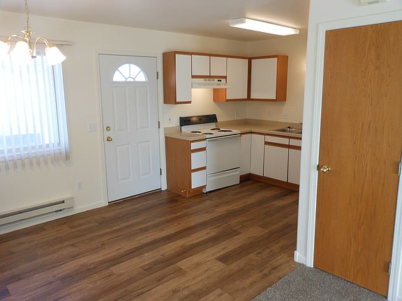 2nd image of 3330 Banff Ave