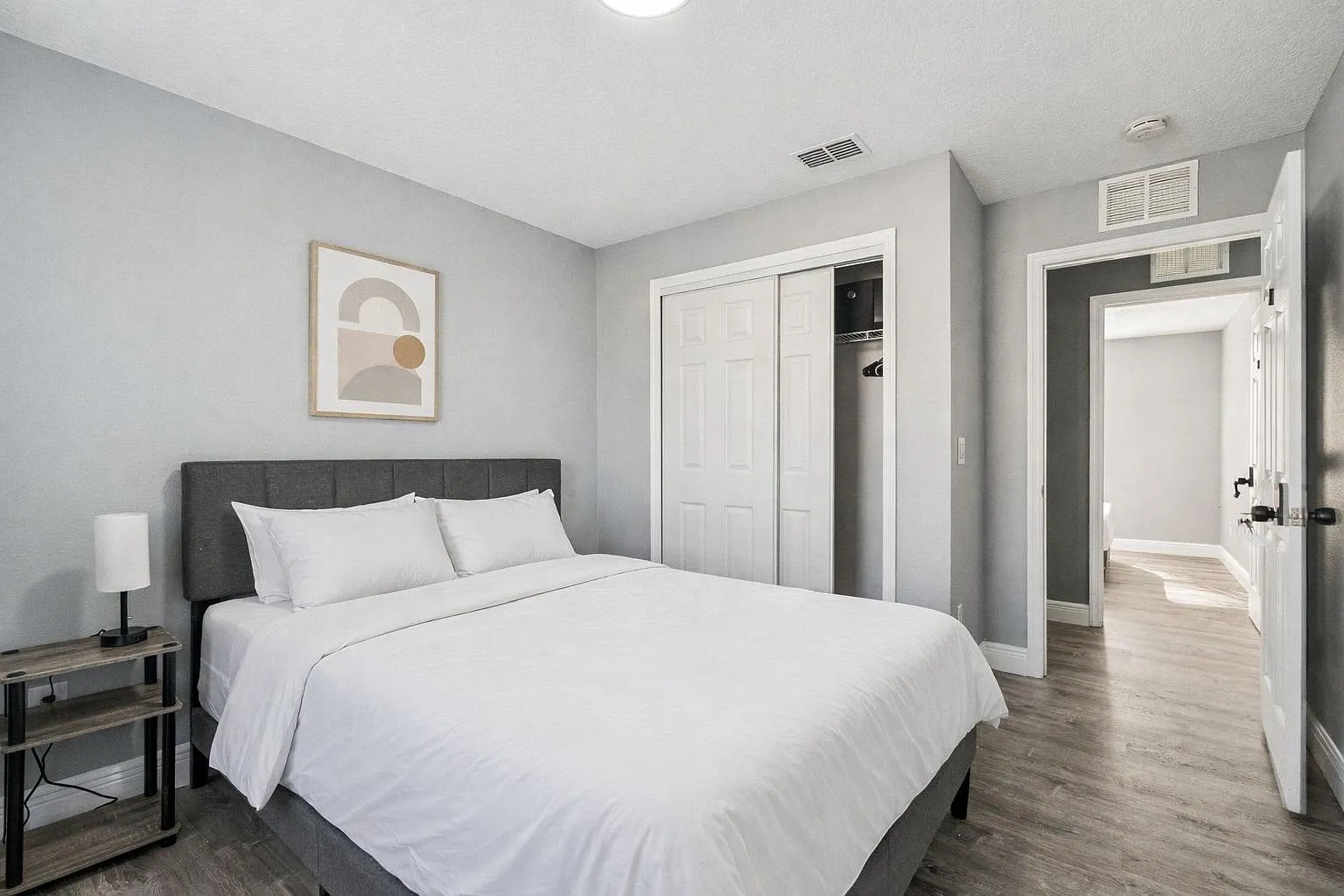 372 N Pine Hills Rd - Room 2 — Photo 3