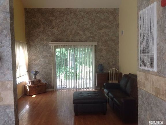 4th image of 22 Cranberry Cir