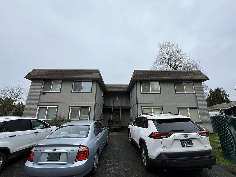 711 SE 212th Ave — Photo 3