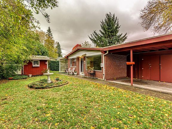4th image of 105 NE 93rd Ave