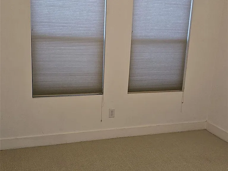 2301 Camden Dr #B — Photo 22