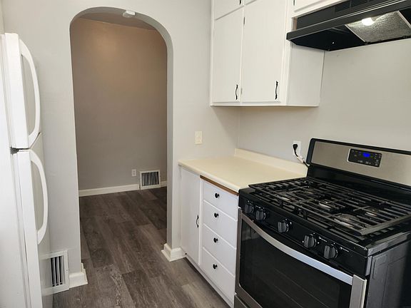 4th image of 415 Charles St