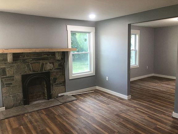 Living room/ dining room