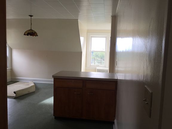 3rd image of 192 Park Ave