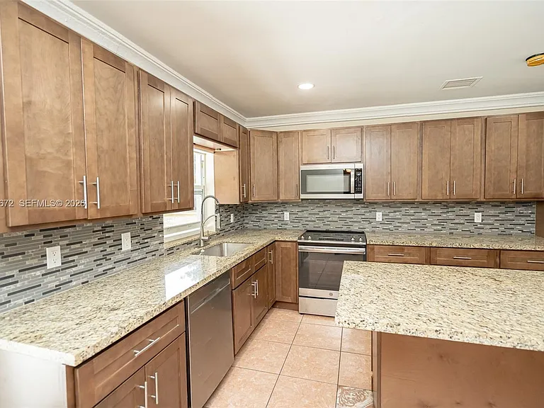 5613 Pierce St — Photo 9