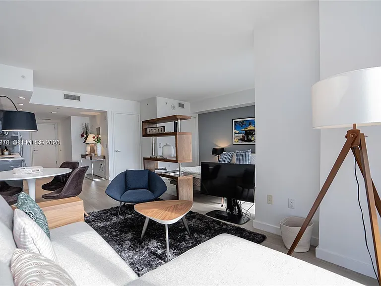 31 SE 6th St #2205 — Photo 8
