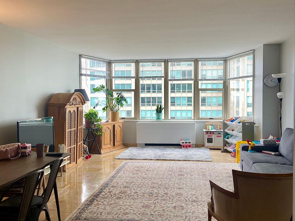 1st image of 525 W Hawthorne Pl APT 2108