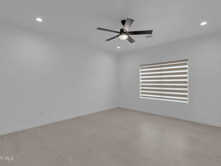 12825 Middlesbrough Ave — Photo 32