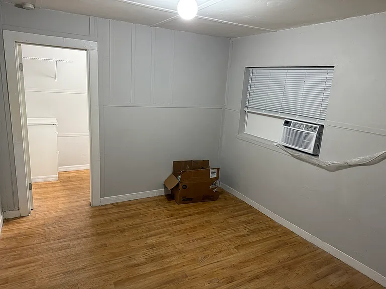 1004 Avenue E #1 — Photo 26