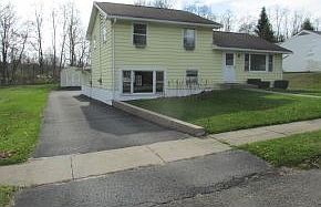 3rd image of 8 Penn View Dr
