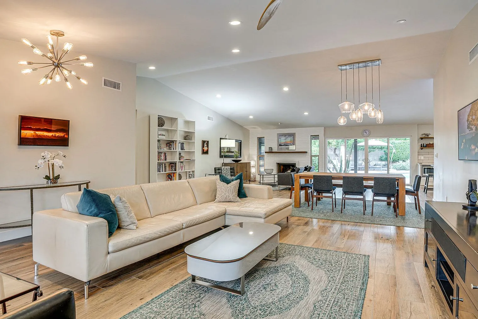 3 bed, 2.0 bath, 2292 sqft, $5,386 — Photo 1