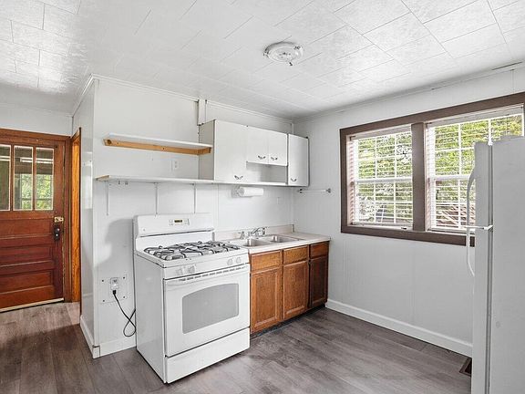 5th image of 2327 Catherine AVENUE