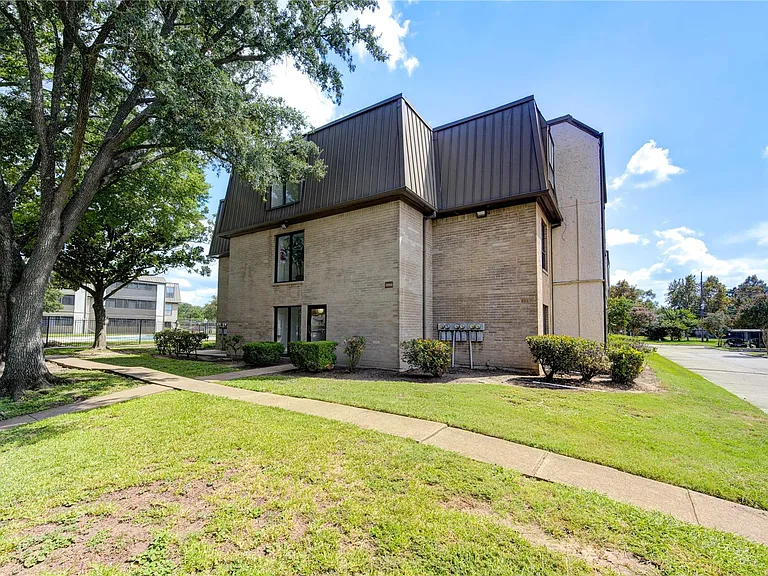 3055 Walnut Bend Ln #21 — Photo 31